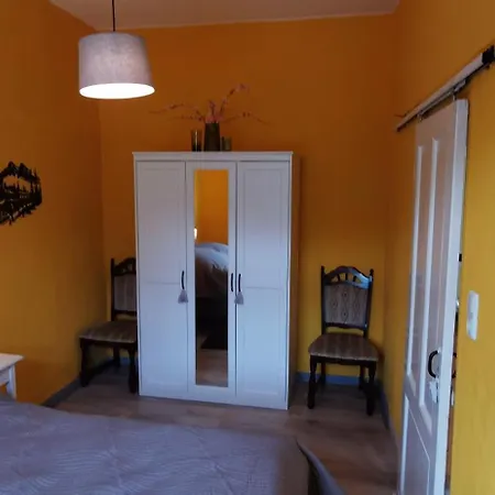 2 In Apartment *