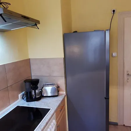 2 In Apartment *